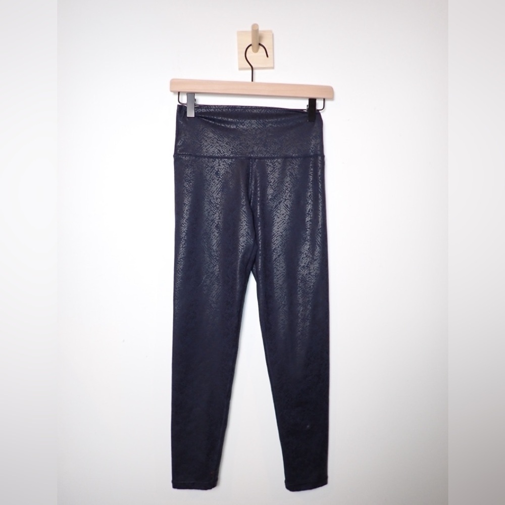 Aerie Women's Embossed Navy Blue and Black Leggings size M